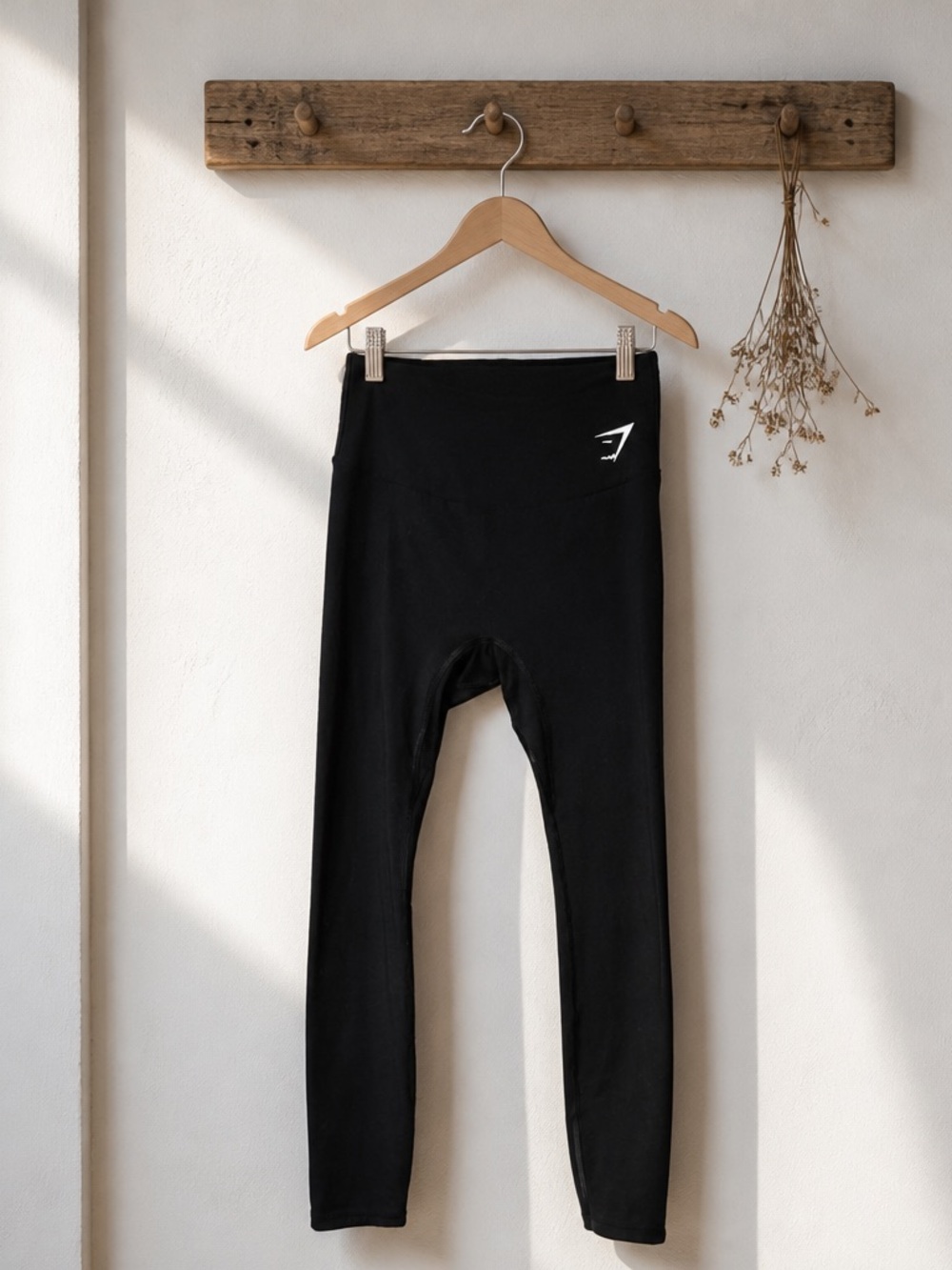Gymshark High-Waist Black Performance Leggings - Picture 2 of 3